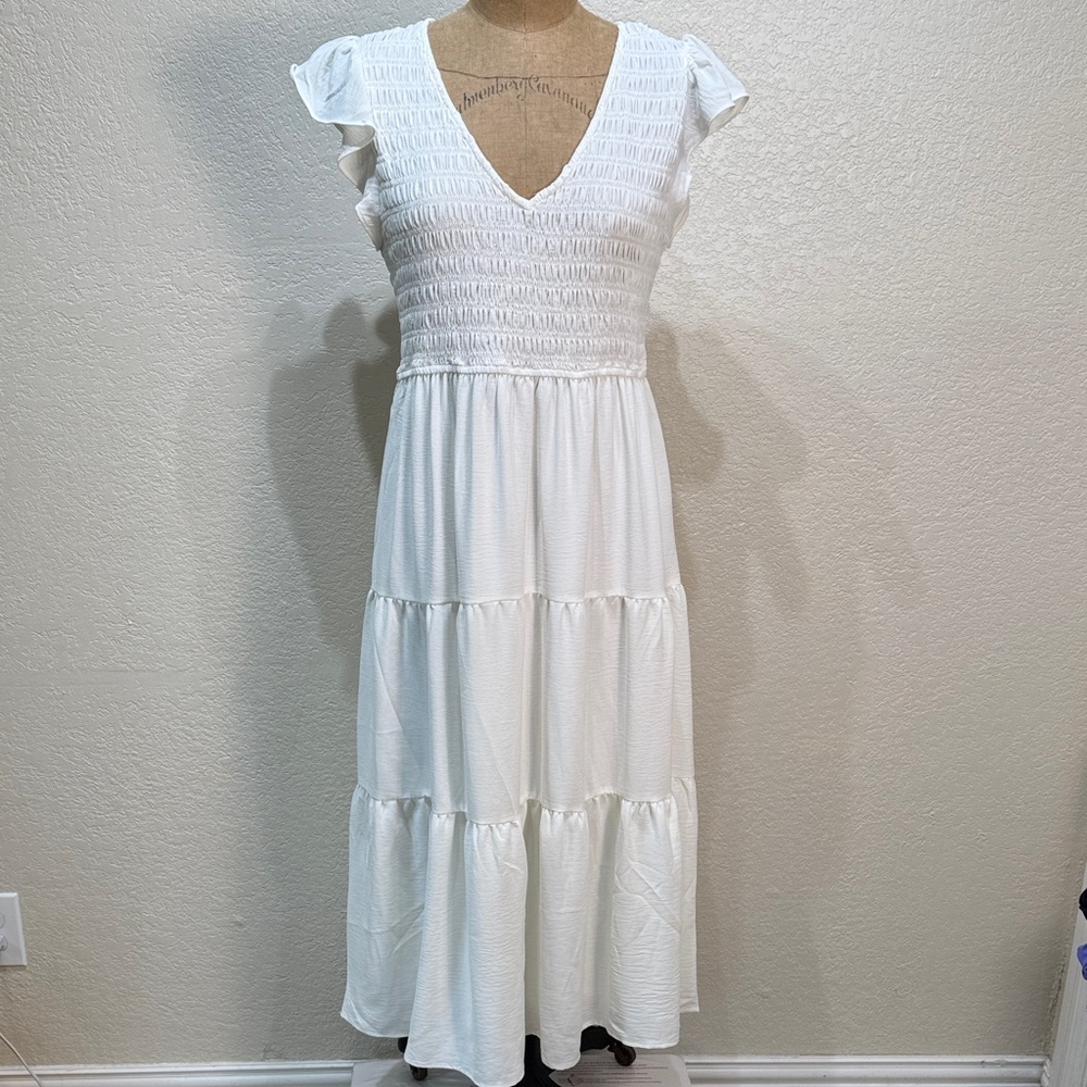Blue Pepper‎ Women Large Smocked V-Neck White Tiered Ruffle Dress NWT